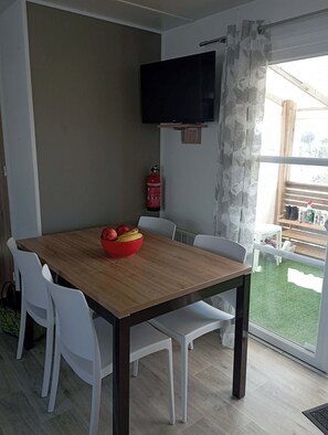 Dining - Comfortable beachfront mobile home (Sarzeau)
