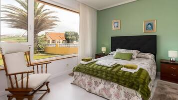 4 dormitorios, tabla de planchar con plancha, wifi y ropa de cama