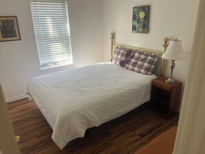 3 bedrooms, iron/ironing board, WiFi, bed sheets - Charming 3-bedroom house in Tulsa close to the Hard Rock casino! (Tulsa)