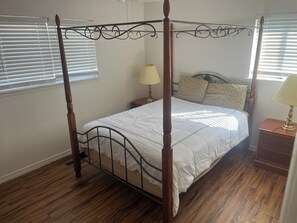 Iron/ironing board, WiFi, bed sheets