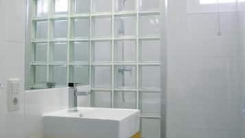 Comfort Single Room, Non Smoking, City View | Bathroom