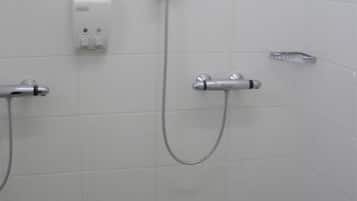 Basic Single Room | Bilik Mandi