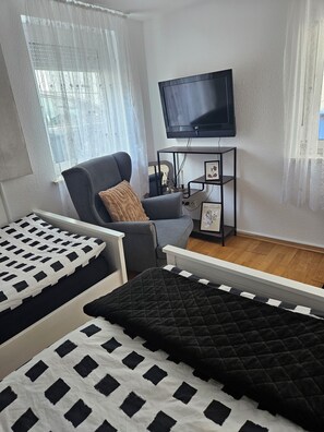 Bügeleisen/Bügelbrett, WLAN, Bettwäsche