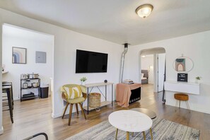 Televisión y chimenea 