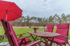 Outdoor dining - Sometimes you just need a little time out. (Gelbensande)
