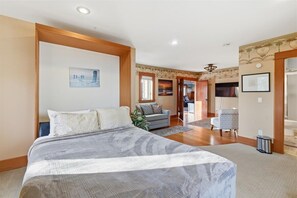 5 bedrooms, WiFi, bed sheets - A Craftsman style gem, hot tub, close to ocean (Pacific City)