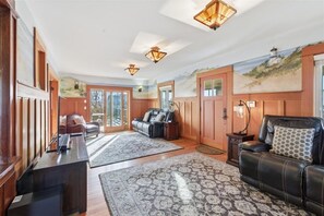 TV, fireplace - A Craftsman style gem, hot tub, close to ocean (Pacific City)