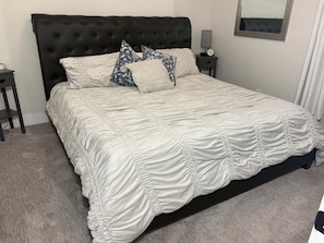 Strykjärn/strykbräda, wi-fi och sängkläder