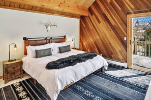 3 bedrooms, desk, iron/ironing board, travel cot - Rustic chalet near skiing & trails (Silverthorne)