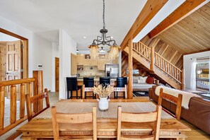 Interior - Rustic chalet near skiing & trails (Silverthorne)
