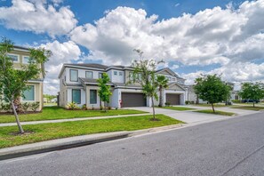 Exterior - New Listing! Spacious House 5BR w/Pool (Kissimmee)
