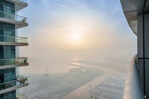 Property grounds - Large Flat with High Floor in Marina (Dubai)