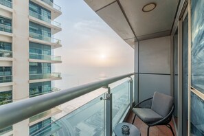 Property grounds - Large Flat with High Floor in Marina (Dubai)