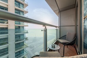 Property grounds - Large Flat with High Floor in Marina (Dubai)