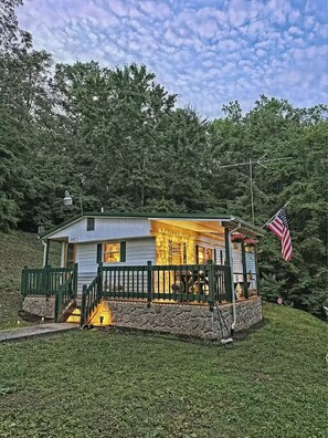 Exterior - Cozy Retro Lakefront Hideaway (Bean Station)