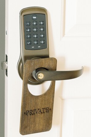 Luokittelematon kuva, 5 kautta 47, painike