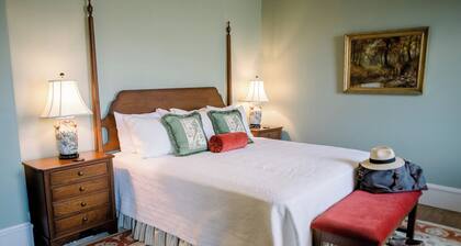 The Colonel's Suite: Charming Stay on Historic Kentucky Estate
