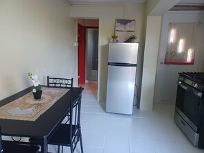 Dining - Daily Spot - Tranquil two-bedroom apartment surrounded by lush tropical views. (QRM5+65X St John's, Montserrat)