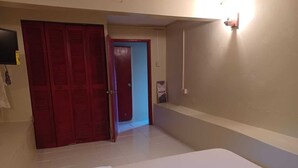 2 habitaciones, tabla de planchar con plancha, wifi y ropa de cama