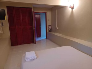 Room - Daily Spot - Tranquil two-bedroom apartment surrounded by lush tropical views. (QRM5+65X St John's, Montserrat)