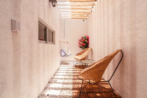 Beautiful Trendy Loft 3min from the beach