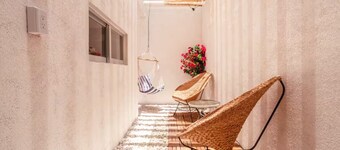 Beautiful Trendy Loft 3min from the beach