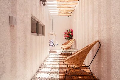 Beautiful Trendy Loft 3min from the beach