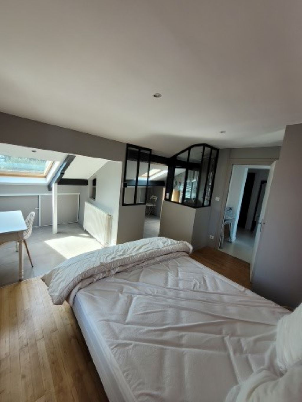 4 多间卧室、熨斗/熨衣板、免费 WiFi、床单