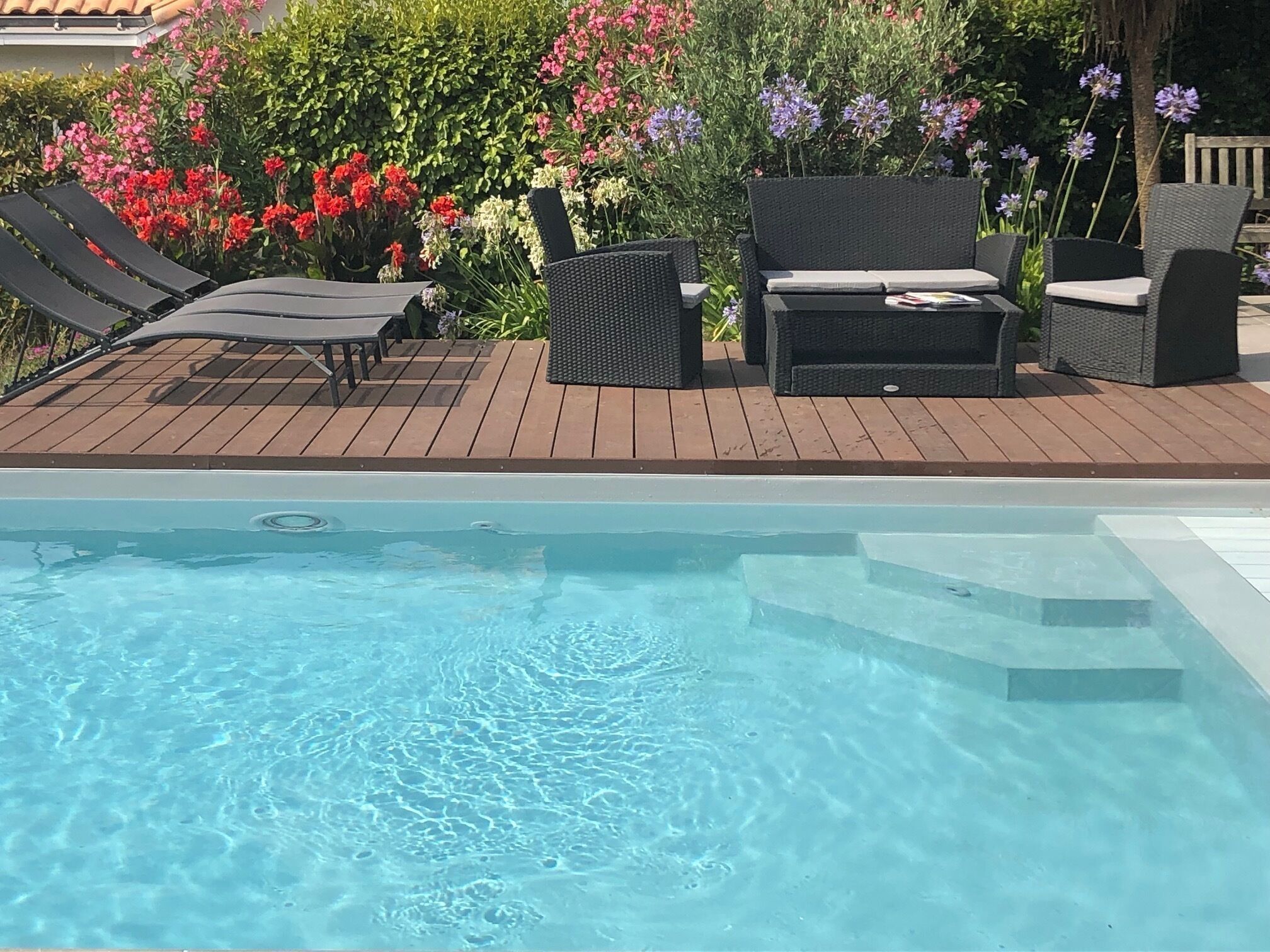 室外游泳池，恒温泳池