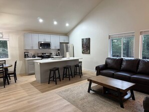 Living area - Wood Haven - a North Idaho Getaway (Sagle)