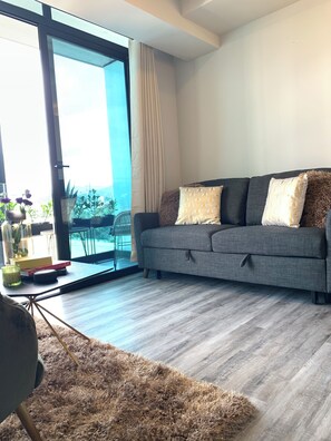 TV - Executive studio close to National Stadium and AirPort (Rohrmoser)