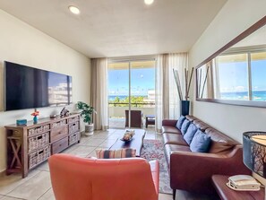 TV - 2BR Beachfront Suite w/Ocean View & Balcony (Isla Mujeres)