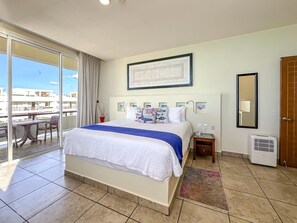 Iron/ironing board, WiFi, bed sheets - Beachfront 1BR Suite with Ocean View & Balcony (Isla Mujeres)