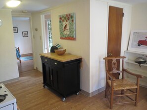 Interior - 1BR FURNISHED APT in the HEART OF CHAPEL HILL on 1 ACRE HISTORIC DISTRICT (Chapel Hill)
