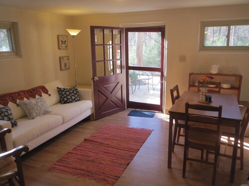 1BR FURNISHED APT in the HEART OF CHAPEL HILL on 1 ACRE HISTORIC DISTRICT