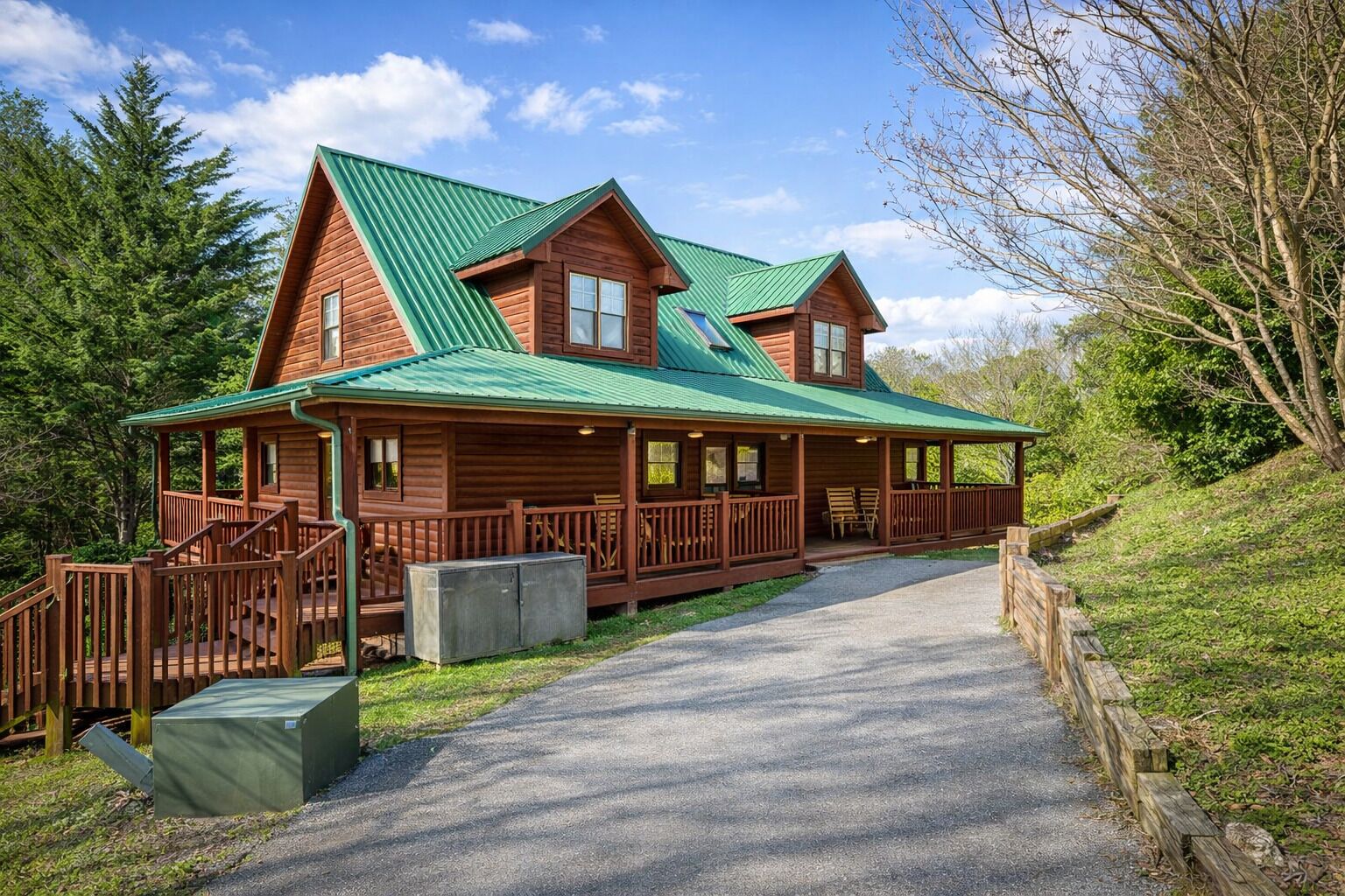 Enjoy your Smoky Mountain Vacation from private Mountain View Retreat