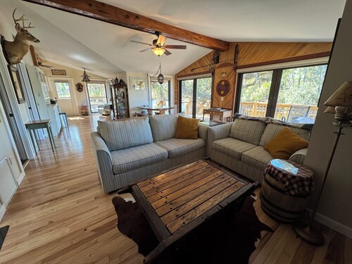 Adventure by Day, Cozy Nights, 2-bedroom cabin on Scenic Myakka River w/AC