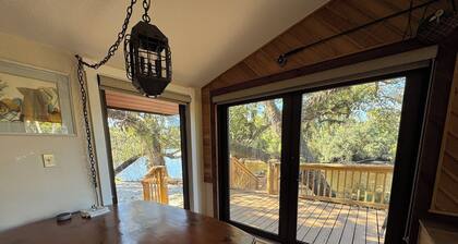 Adventure by Day, Cozy Nights, 2-bedroom cabin on Scenic Myakka River w/AC