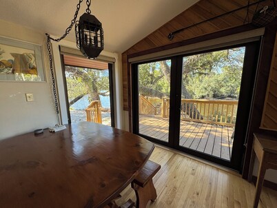 Adventure by Day, Cozy Nights, 2-bedroom cabin on Scenic Myakka River w/AC