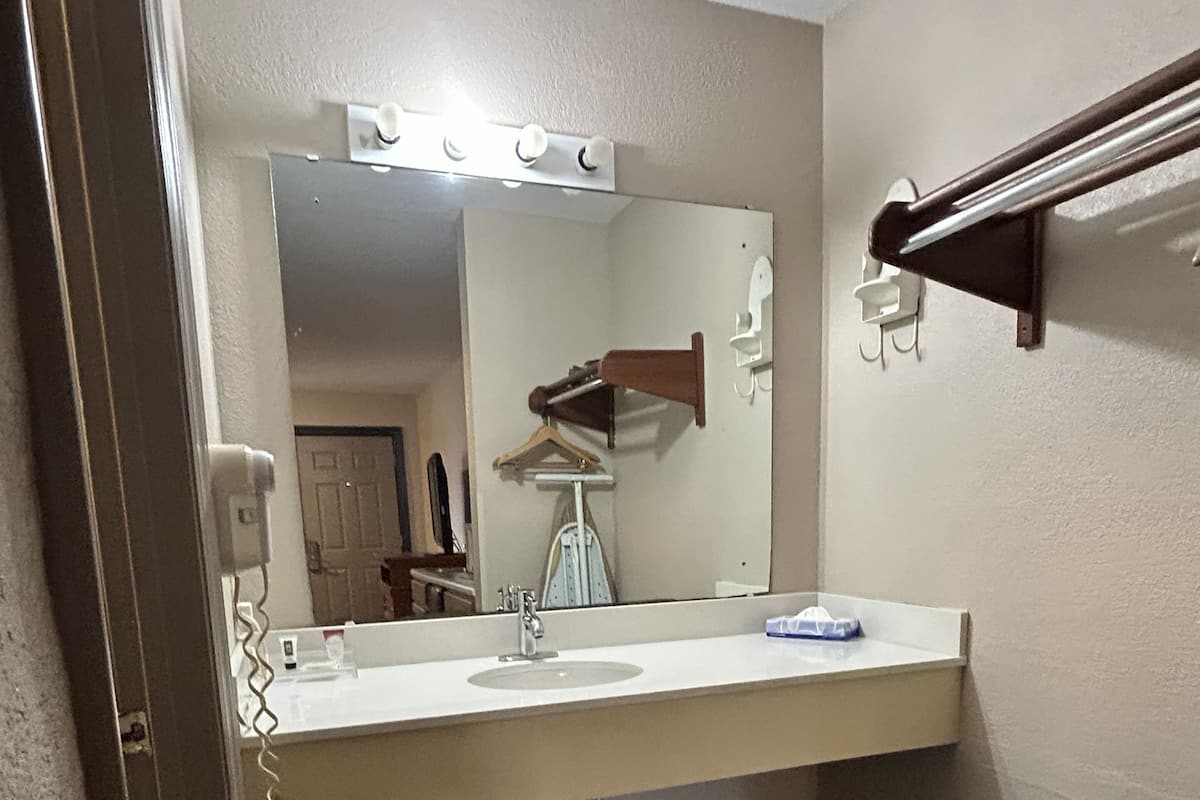 Single Room, Smoking | Bathroom