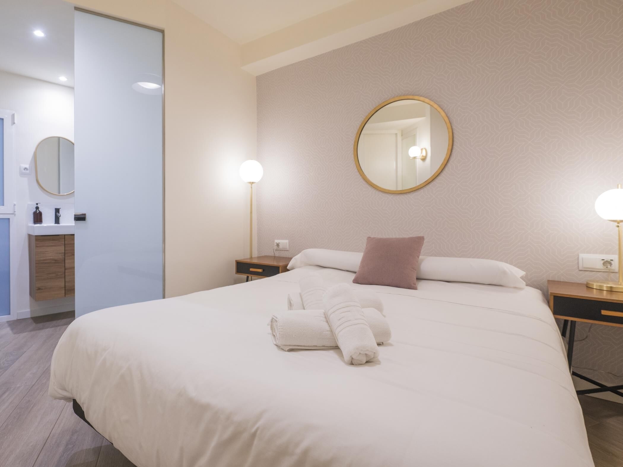 Iron/ironing board, internet, bed sheets