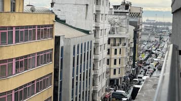 المنطقة المحيطة بالمنشأة