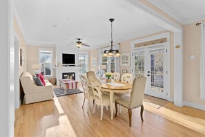 Interior - Family friendly home with game room, hot tub, steps to ocean (Lincoln City)