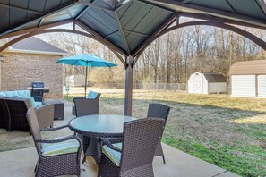 Outdoor dining - Near Tims Ford Lake: Peaceful Retreat w/ Patio (Winchester)
