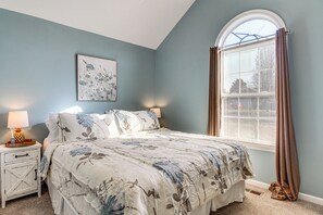 3 bedrooms, Internet, bed sheets - Near Tims Ford Lake: Peaceful Retreat w/ Patio (Winchester)