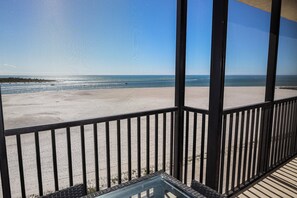 Property grounds - Luxury Fort Myers Beachfront Penthouse - Sunset Views & Pool (Fort Myers Beach)