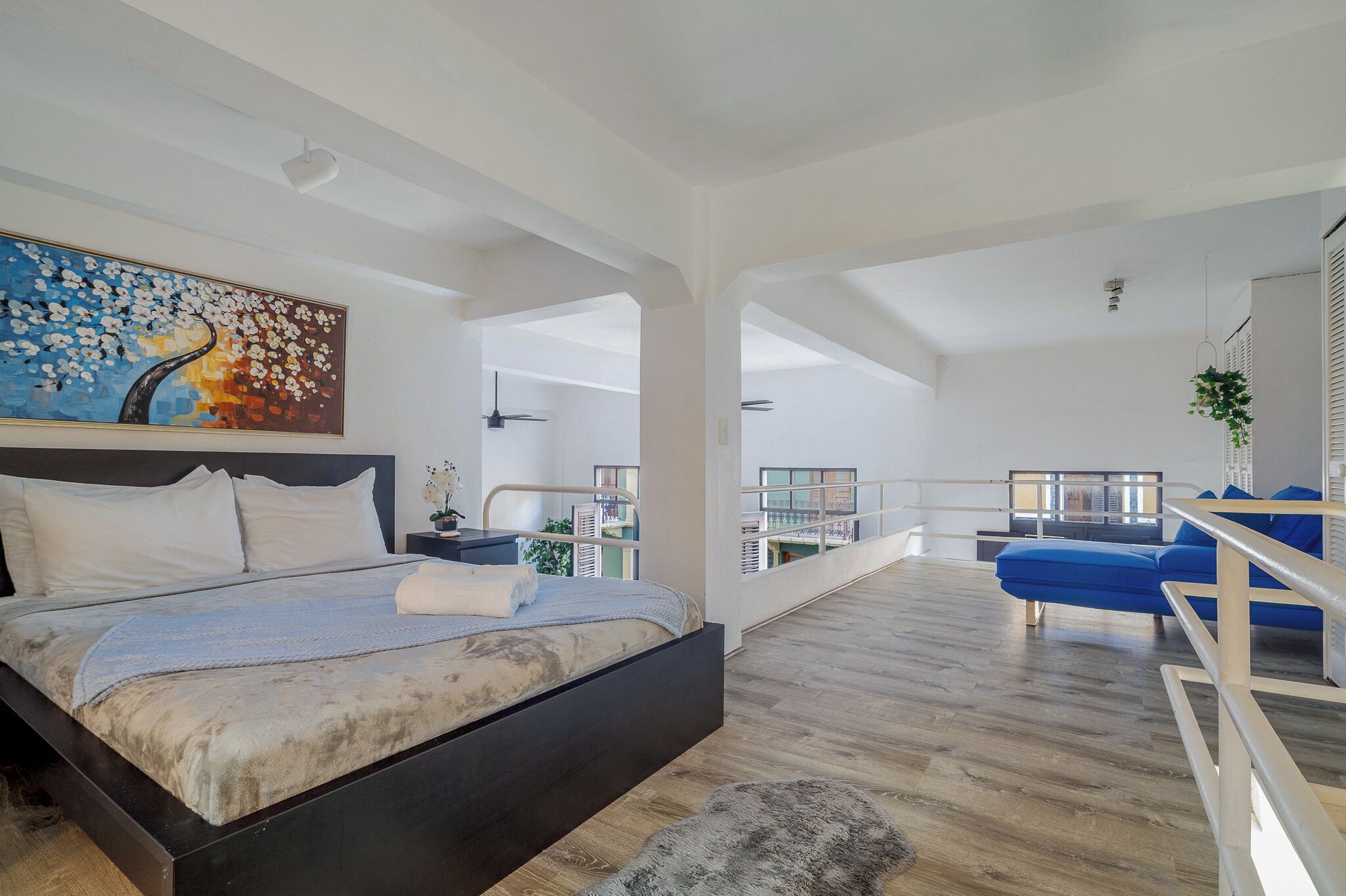 3 habitaciones, tabla de planchar con plancha, wifi y ropa de cama 