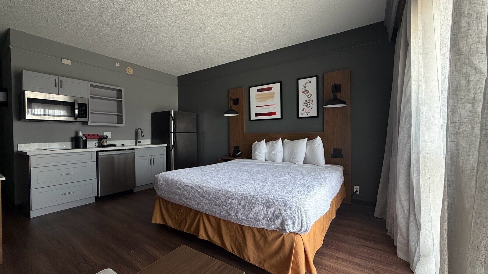 Room, 1 King Bed, Non Smoking | Free WiFi
