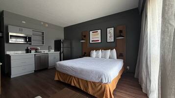 Room, 1 King Bed, Non Smoking | Free WiFi