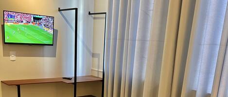 Escrivaninha, espaço de trabalho para notebook, Wi-Fi de cortesia